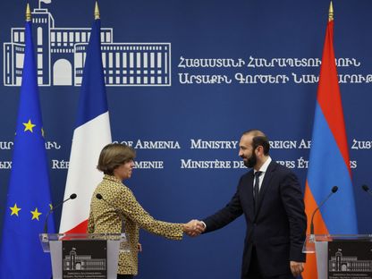وزيرة الخارجية الفرنسية كاترين كولونا خلال مؤتمر صحافي مع نظيرها الأرمني أرارات ميزويان في يريفان. 3 أكتوبر 2023 - AFP
