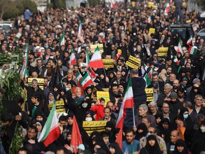 إيران تُشيّع ضحايا تفجيري كرمان.. وتعلن توقيف شبكة متورطة