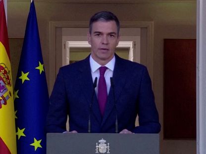 رئيس الوزراء الإسباني بيدرو سانشيز يعلن في بث عبر التليفزيون الإسباني أنه قرر البقاء على رأس الحكومة. 29 أبريل 2024 - REUTERS