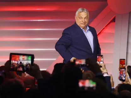 المجر.. أوربان يغادر البرلمان بعد 34 عاماً ويتمسك بزعامة "فيدس"