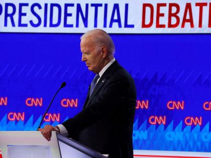المرشح الديمقراطي الرئيس الأميركي جو بايدن خلال المناظرة الرئاسية التي استضافتها "CNN" في أتلانتا. 27 يونيو 2024 - Reuters