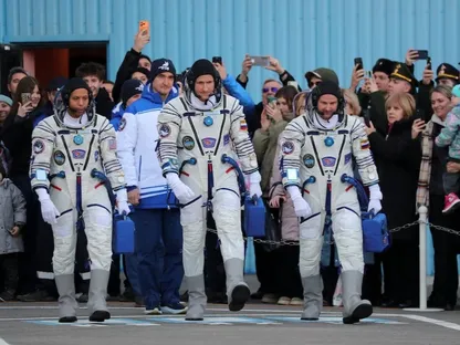 رائد فضاء أميركي على متن مركبة روسية تلتحم بمحطة الفضاء الدولية