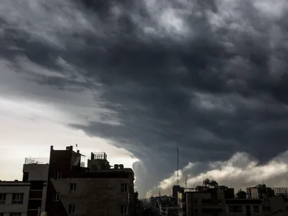 جراهام يدعو إسرائيل للحذر بشأن أهدافها في إيران بعد ضرب مستودعات النفط