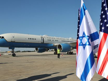 لحظة وصول وزير الخارجية الأميركي أنتوني بلينكن في مطار بن غوريون في تل أبيب. 10 يونيو 2024 - AFP