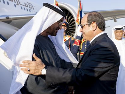 الرئيس المصري عبد الفتاح السيسي يستقبل نظيره الإماراتي الشيخ محمد بن زايد في مطار القاهرة الدولي. 23 مارس 2024 - (وام)