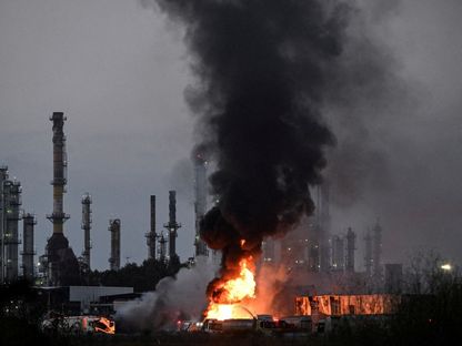 الصواريخ الإيرانية تطال منشأة إسرائيلية للنفط في حيفا. 15 يونيو 2025 - REUTERS