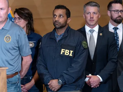 مدير مكتب التحقيقات الفيدرالي FBI كاش باتيل خلال مؤتمر صحافي بشأن اغتيال تشارلي كيرك، يوتا، 11 سبتمبر 2025 - REUTERS