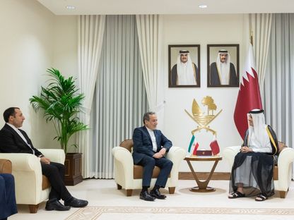 وزير الخارجية القطري الشيخ محمد بن عبد الرحمن آل ثاني يستقبل نظيره الإيراني رعباس عراقجي في الدوحة. 10 مايو 2025 - @QatarNewsAgency