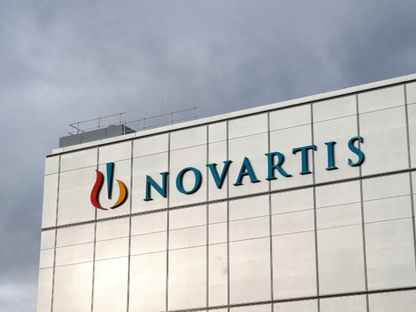 شعار شركة "نوفارتيس" السويسرية في شتاين بسويسرا. 28 نوفمبر 2019 - Reuters