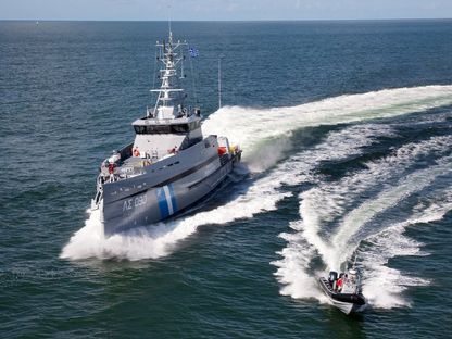 اليونان.. وفاة مهاجرتين بعد اصطدام قارب بشاطئ صخري في جزيرة