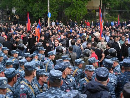 تصاعد الاحتجاجات في أرمينيا ضد تسليم أراض إلى أذربيجان