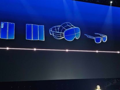 صورة توضح منتجات سامسونج الثورية المرتقبة من عرضٍ معلوماتي في مؤتمر الشركة Galaxy Unpacked 2025 مطلع العام. 22 يناير 2025 - Youtube.com/Samausng