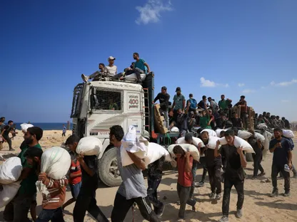 حصار وقيود إسرائيلية.. سكان غزة بين الجوع والموت البطيء