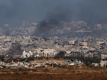 إسرائيل تسيطر على 77% من غزة.. و"حماس": لن نقبل بوقف مؤقت لإطلاق النار