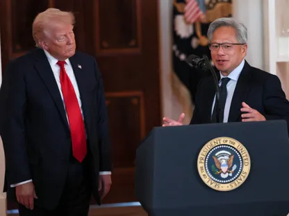 لماذا سمح ترمب فجأة لـ"إنفيديا" ببيع رقائق متطورة للصين؟ الجواب عند "هواوي"