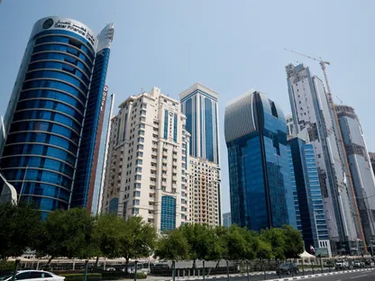 مصر تدين استهداف سفينة بضائع في المياه الإقليمية لقطر