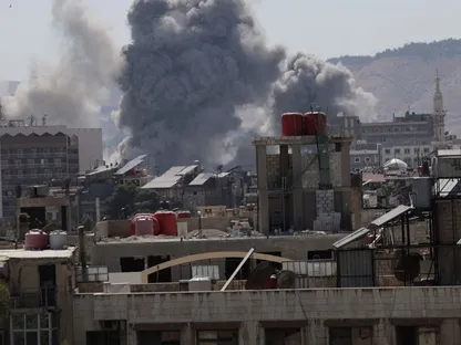 قصف إسرائيلي عنيف على دمشق مع تصاعد أزمة السويداء وتجدد الاشتباكات