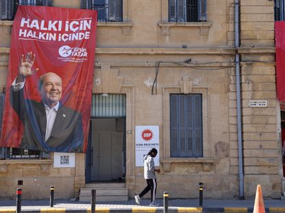 القبارصة الأتراك يصوتون لاختيار زعيم لهم وسط جمود محادثات السلام