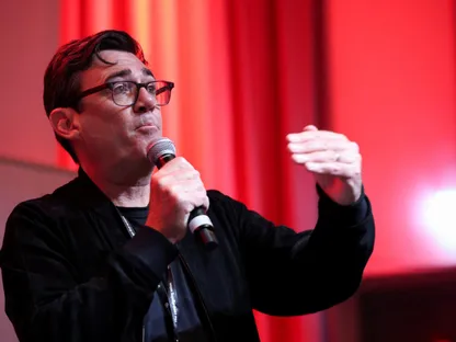 حزب العمال البريطاني يعرقل محاولة منافس ستارمر للعودة إلى البرلمان