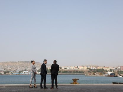 وزير الخارجية الأميركي أنتوني بلينكن يتفقد ميناء برايا في الرأس الأخضر خلال زيارة إلى الأرخبيل. 22 يناير 2024 - twitter.com/SecBlinken