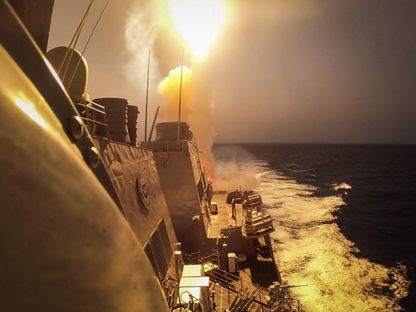 المدمرة الأميركية كارني تتصدى لصواريخ ومسيرات أطلقها الحوثيون في البحر الأحمر. 19 أكتوبر 2023 - AFP