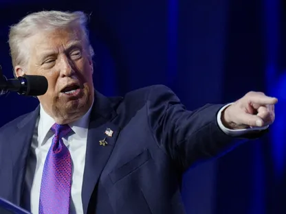 ترمب يحذف مقطع فيديو لأوباما وزوجته "على هيئة قردة": لم أشاهده كاملاً