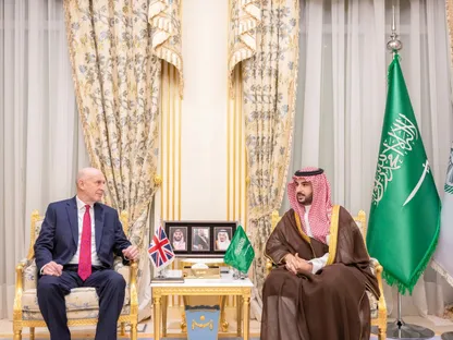 وزيرا دفاع السعودية وبريطانيا يبحثان الأوضاع الإقليمية ويدينان اعتداءات إيران