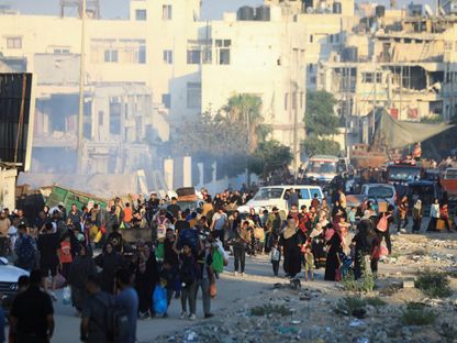 فلسطينيون فروا من الجزء الشرقي من مدينة غزة بعد أن أنذرهم الجيش الإسرائيلي بإخلاء أحيائهم. 7 يوليو 2024 - Reuters