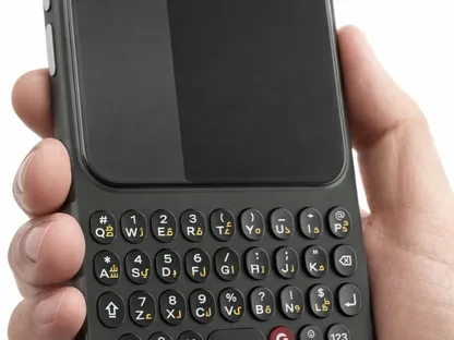 اللغة العربية تصل لوحة مفاتيح هاتف Communicator من شركة clicks