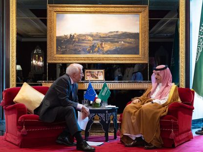 وزير الخارجية السعودي الأمير فيصل بن فرحان يلتقي الممثل السامي للاتحاد الأوروبي للشؤون الخارجية والسياسة الأمنية جوزيب بوريل على هامش حوار المنامة المنعقد في البحرين. 18 نوفمبر 2023 - NA