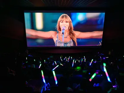 تايلور سويفت في عرض فيلم الحفل الموسيقي The Eras Tour في دار سينما ببكين، الصين،  3 فبراير 2024. - AFP