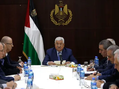 رئيس السلطة الفلسطينية محمود عباس يرأس اجتماع اللجنة التنفيذية لـ"منظمة التحرير الفلسطينية" في رام الله بتاريخ 15 نوفمبر 2018 - AFP