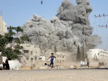 الأمم المتحدة تحذر من "التطهير العرقي" في غزة: نقل الفلسطينيين القسري "جريمة حرب"