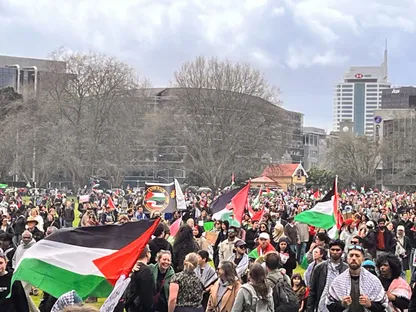 صورة من موقع "إكس" لمسيرة مؤيدة للفلسطينيين في مدينة أوكلاند النيوزيلندية. 13 سبتمبر 2025 - @StinkInk