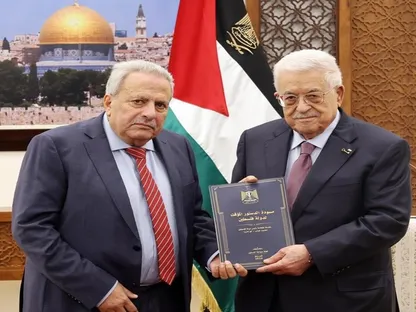 محمود عباس يتسلم مسودة الدستور المؤقت لدولة فلسطين