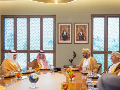 وزيرا خارجية السعودية وعمان يبحثان تطورات هرمز ويؤكدان أهمية ضمان حرية الملاحة