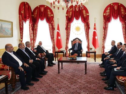 الرئيس التركي رجب طيب أردوغان يلتقي رئيس المكتب السياسي لحماس إسماعيل هنية والوفد المرافق له في قصر دولمه بهجه بإسطنبول. 20 أبريل 2024 - REUTERS