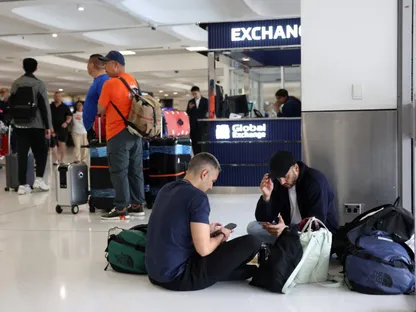 تصاعد حرب إيران يعمق اضطرابات السفر وحركة الطيران حول العالم