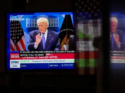 ترمب يرفع الرسوم الجمركية العالمية إلى 15%: سنواصل فرض التعريفات