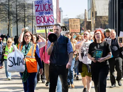 جمعية المؤلفين البريطانيين تضع شعار "مؤلف بشري" على الكتب