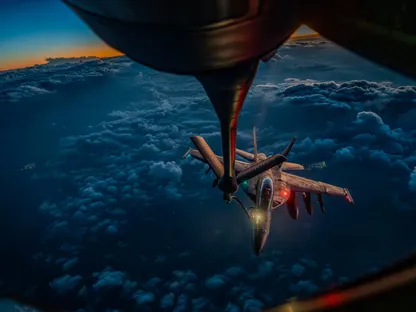 بعد تحطم طائرة KC-135 الأميركية.. كل ما تريد معرفته عن التزود بالوقود جواً