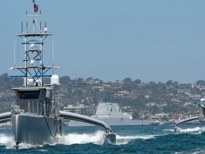 السفن السطحية غير المأهولة Seahawk وFront وSea Hunter في الأسطول الأميركي بالمحيط الهادئ، 21 في أبريل 2021 - defenseone.com