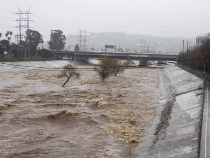 نهر لوس أنجلوس أثناء هطول أمطار غزيرة في كاليفورنيا بالولايات المتحدة. 5 فبراير 2024 - Reuters