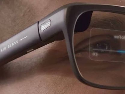 نظارة "أوبو" Air Glass 3 المدعومة بالذكاء الاصطناعي خلال معرض برشلونة للموبايل. 27 فبراير 2024 - Oppo
