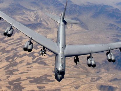 صورة غير مؤرخة لطائرة من طراز B-52 Stratofortress تستعد للتزود بالوقود فوق أفغانستان خلال مهمة دعم جوي - via REUTERS