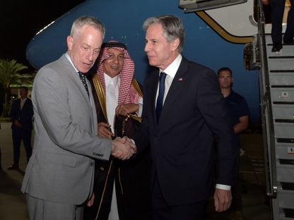 السفير الأميركي لدى السعودية مايكل راتني يستقبل وزير الخارجية أنتوني بلينكن في جدة. 6 يونيو 2023 - Reuters