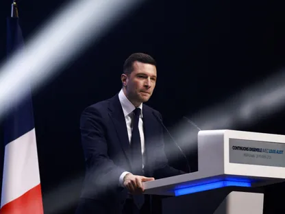 فرنسا.. اليمين المتطرف يخسر المدن الكبرى ويضع الإليزيه نصب عينيه