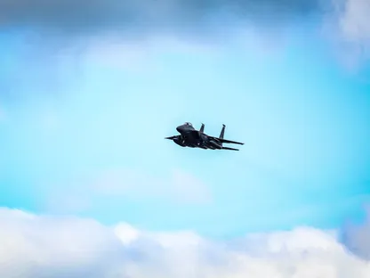 تقارير: إسقاط مقاتلة أميركية في إيران.. وعمليات بحث واسعة عن طاقمها