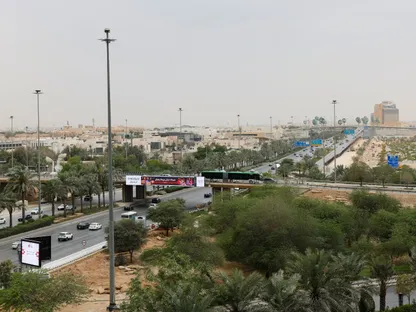 السعودية: إصابة 4 إثر سقوط شظايا اعتراض صاروخ باليستي في الرياض