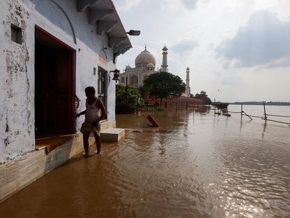 فيضانات بالهند بالقرب من تاج محل في أجرا. 18 يوليو 2023 - Reuters